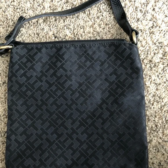Tommy Hilfiger Cross Body Bag - Picture 2 of 3